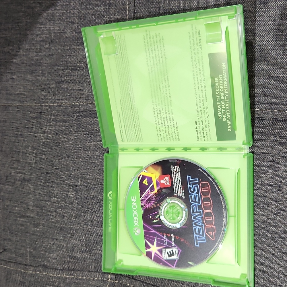 Tempest 4000 for Xbox One - Green Case - Picture 3 of 3